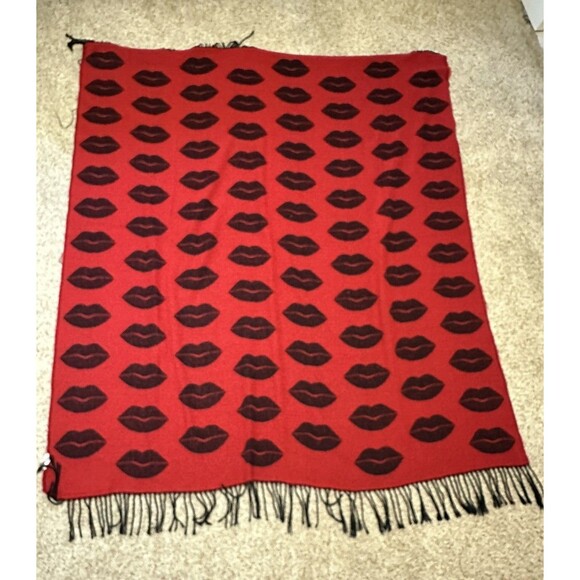 Victoria's Secret Scarf Lip Stick Limited Edition Valentines Day Winter Scarf - Picture 6 of 8